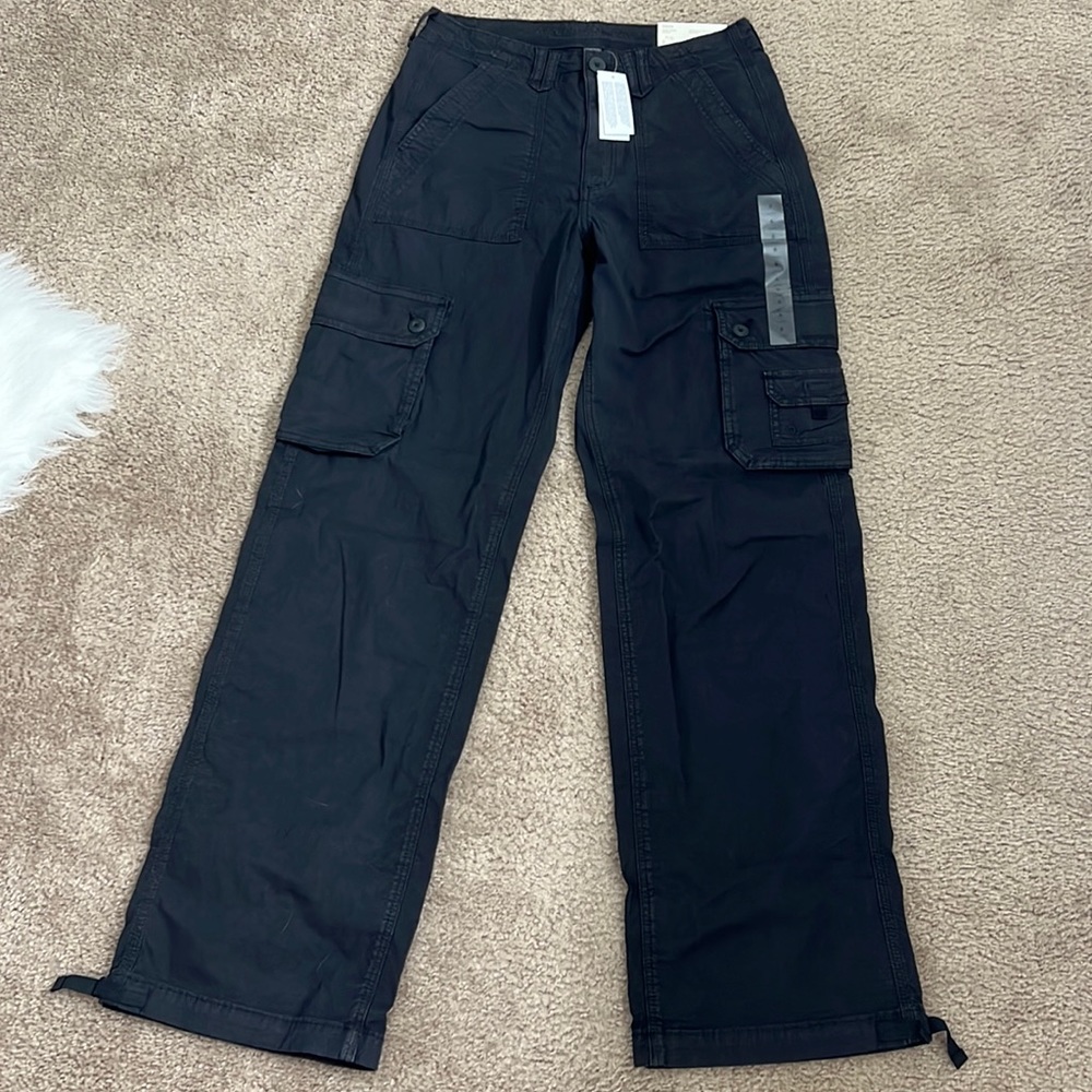 NWT BAGGY CARGO JOGGERS